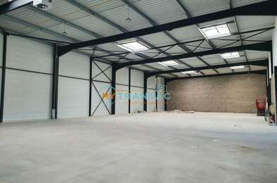 Local industriel  684400 €