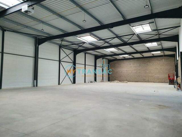 A VENDRE local d'activité de 464m² dont 104m² de bureaux d'accompagnement — photo du bien