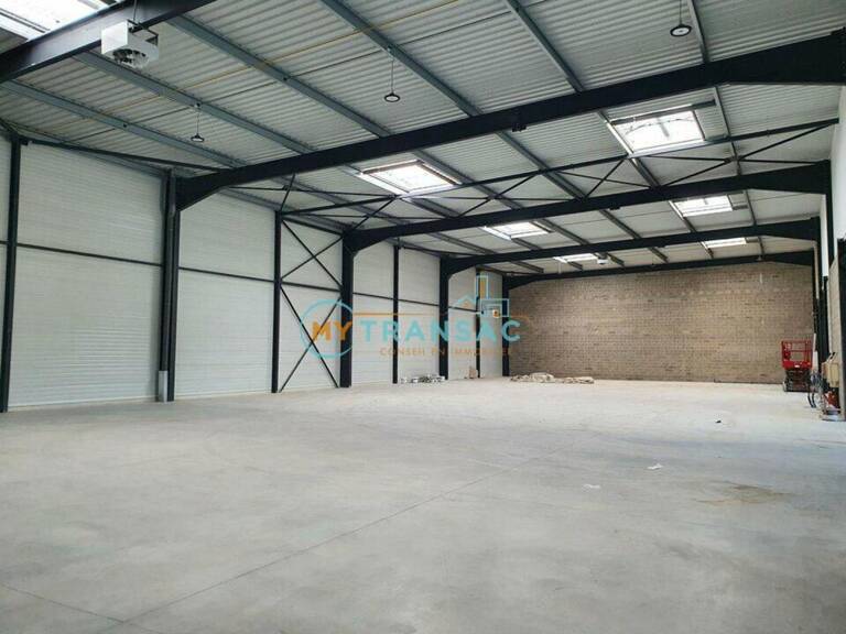 A VENDRE local d'activité de 464m² dont 104m² de bureaux d'accompagnement — photo 1