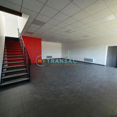 Local industriel  674075 €