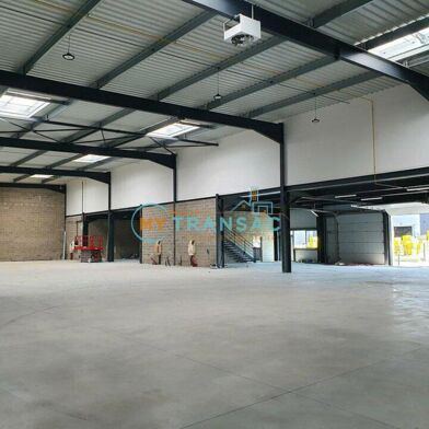 Local industriel  674075 €