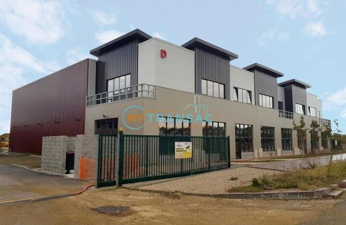 A VENDRE local d'activité de 423m² dont 101m² de bureaux d'accompagnement — photo 2