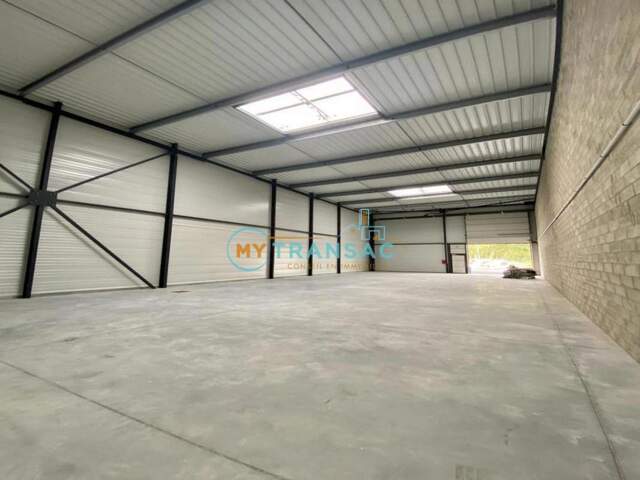 A VENDRE local d'activité de 423m² dont 101m² de bureaux d'accompagnement — photo du bien