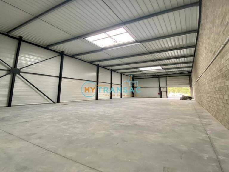 A VENDRE local d'activité de 423m² dont 101m² de bureaux d'accompagnement — photo 1