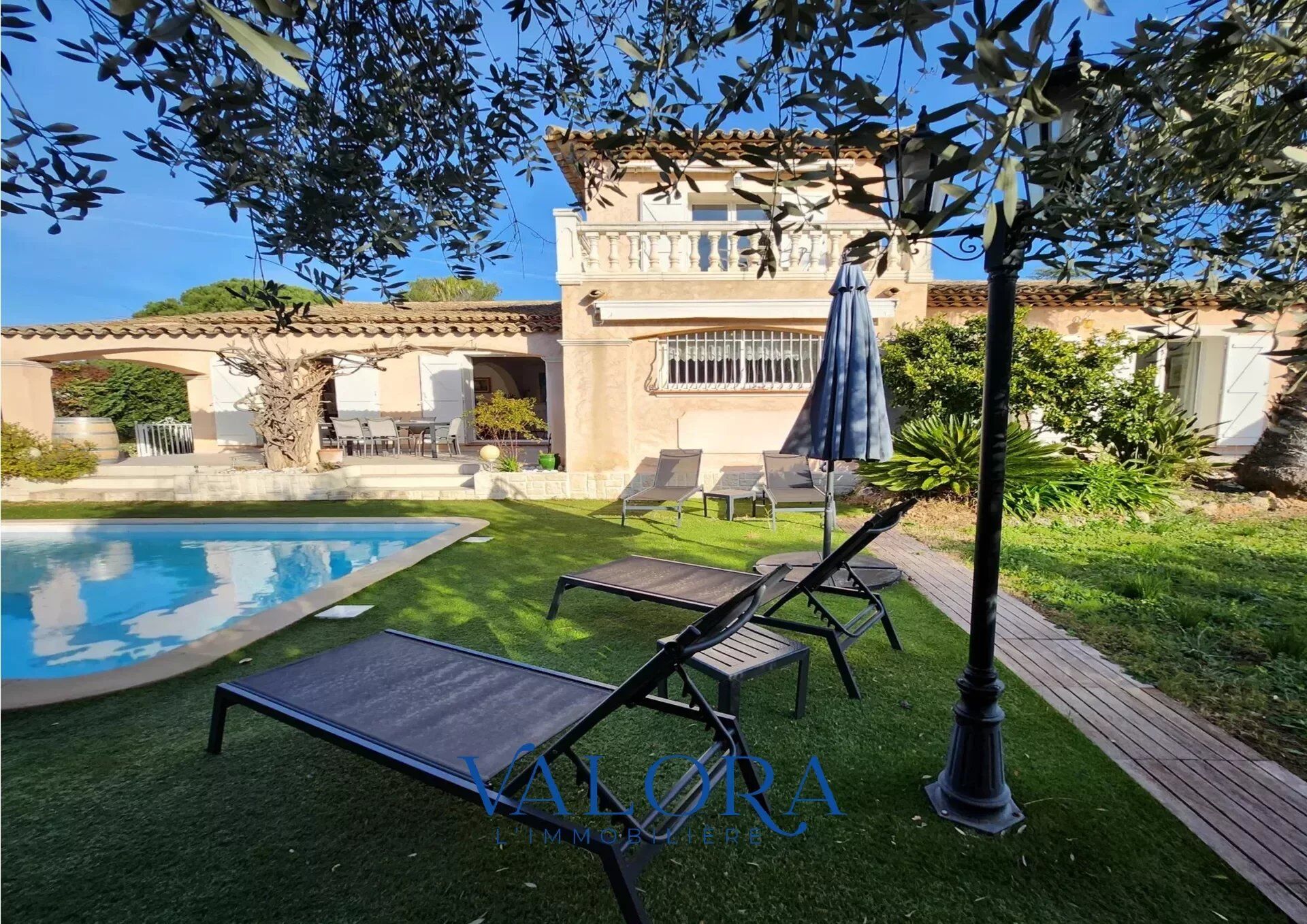 Villa / Maison 6 pièces  à vendre Saint-Raphaël 83700