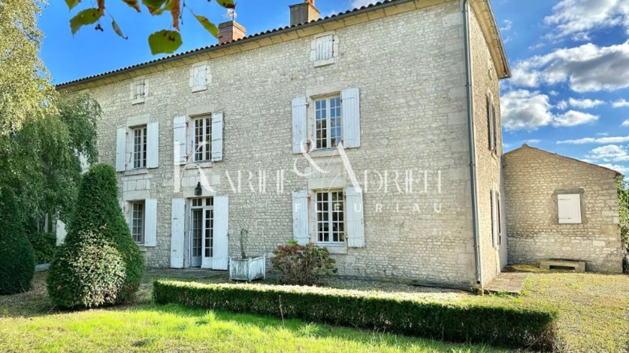 maison 7 pièces 181 m2 à vendre à Fontenay-le-Comte (85200)
