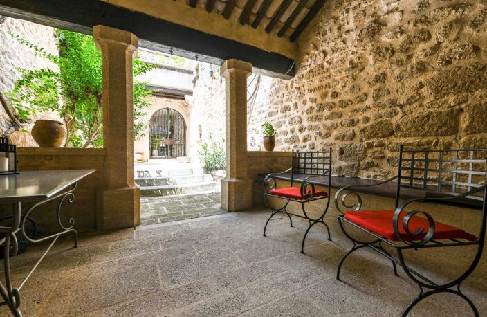 Charmante propriété de village, cour et terrasses — photo 3
