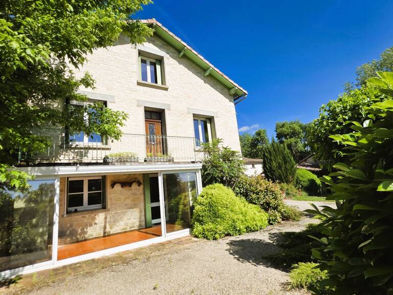 Maison et dépendances — photo 1