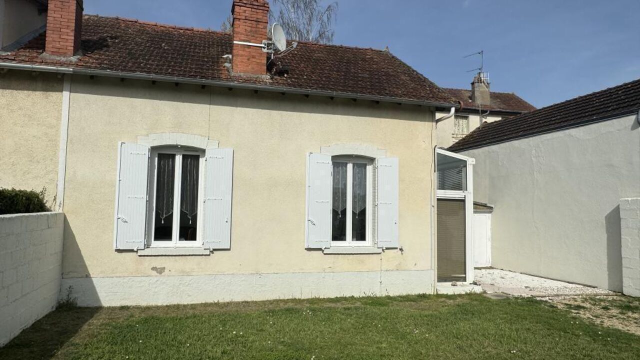 maison 5 pièces 68 m2 à vendre à Saint-Amand-Montrond (18200)