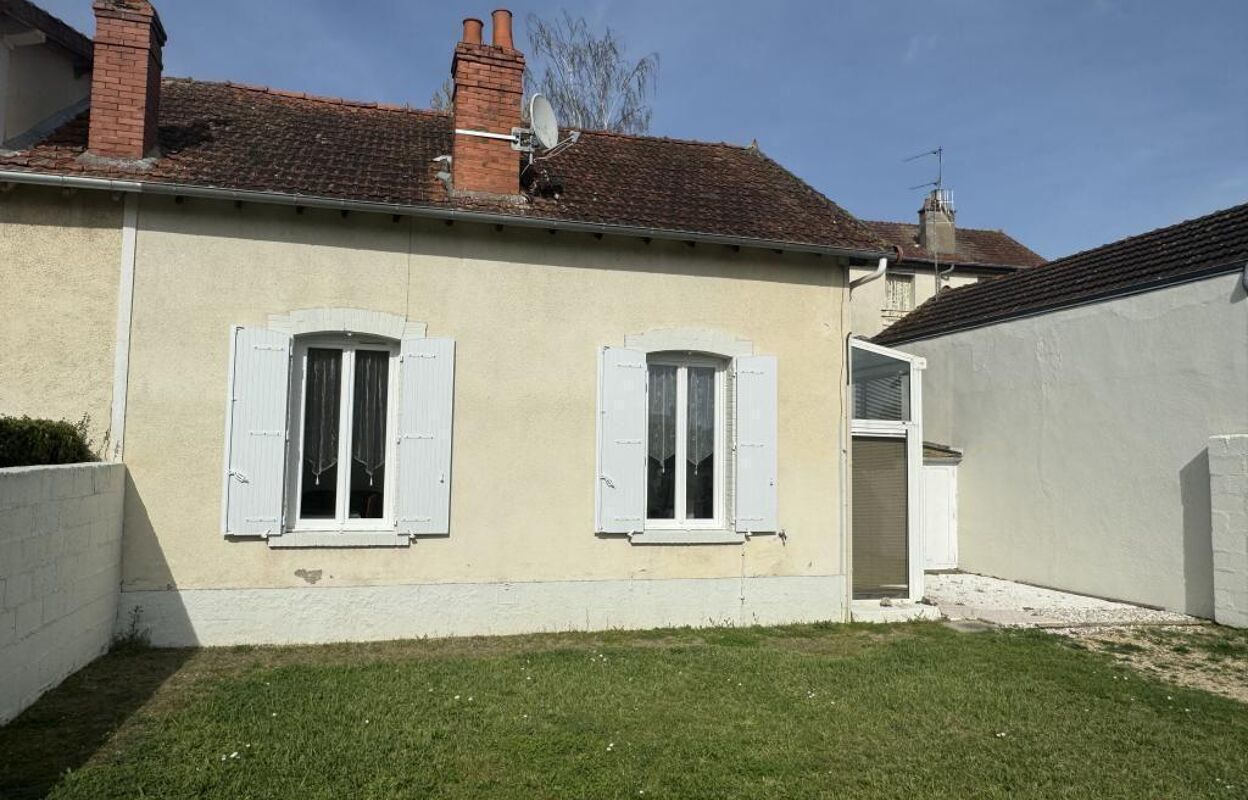 maison 5 pièces 68 m2 à vendre à Saint-Amand-Montrond (18200)