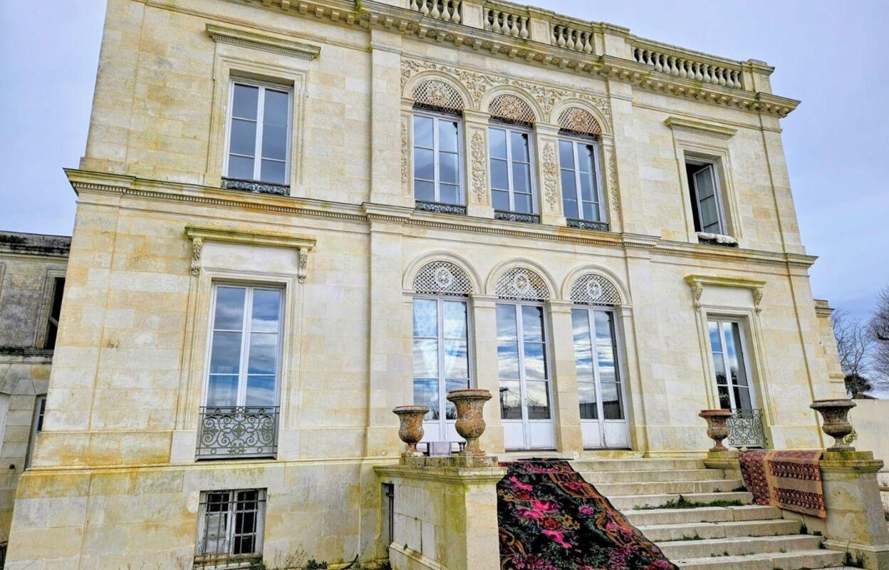 maison 14 pièces 660 m2 à vendre à Tonnay-Charente (17430)