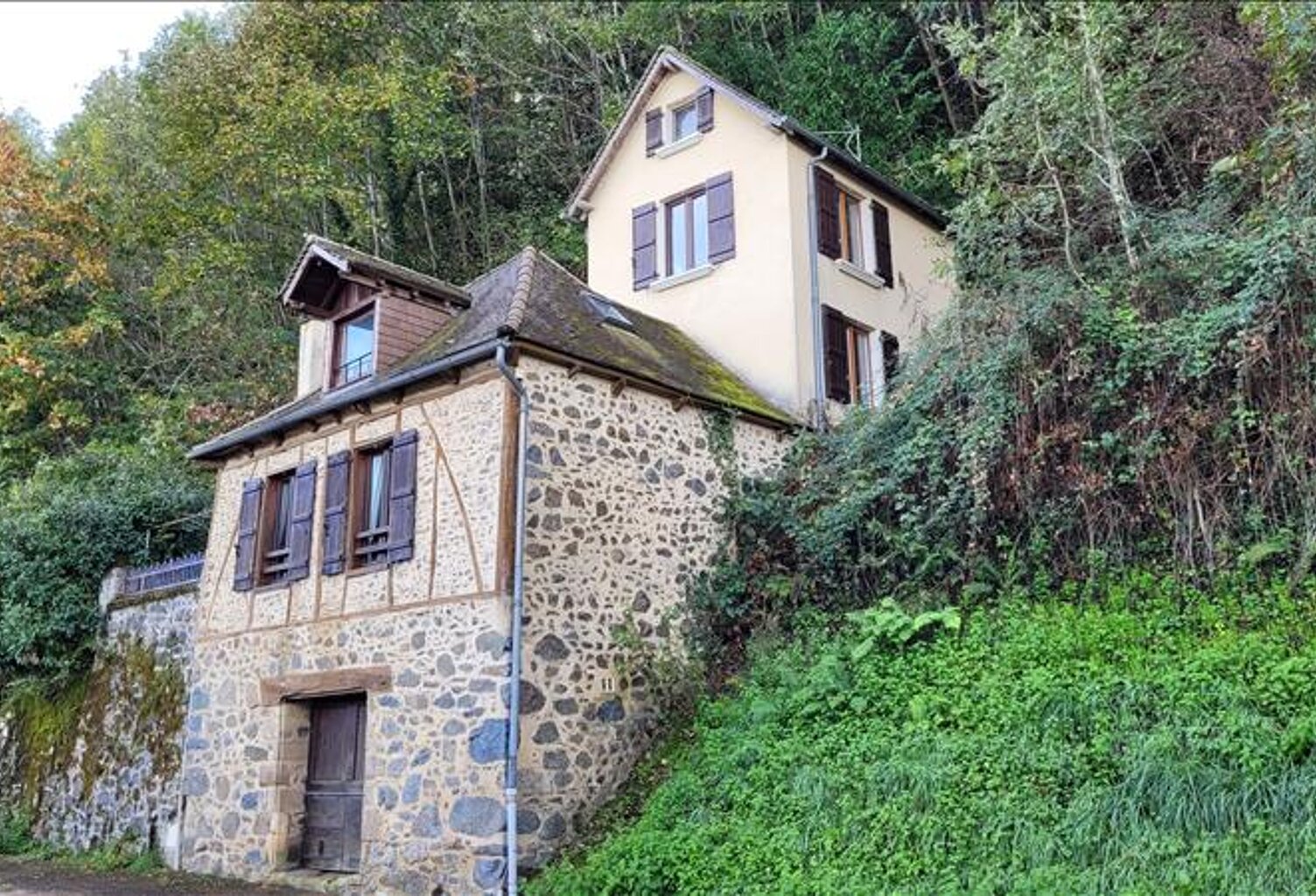 Maison en pierre de 4 pièces principales — photo 1