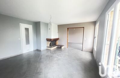 location maison 2 250 € CC /mois à proximité de Villejuif (94800)