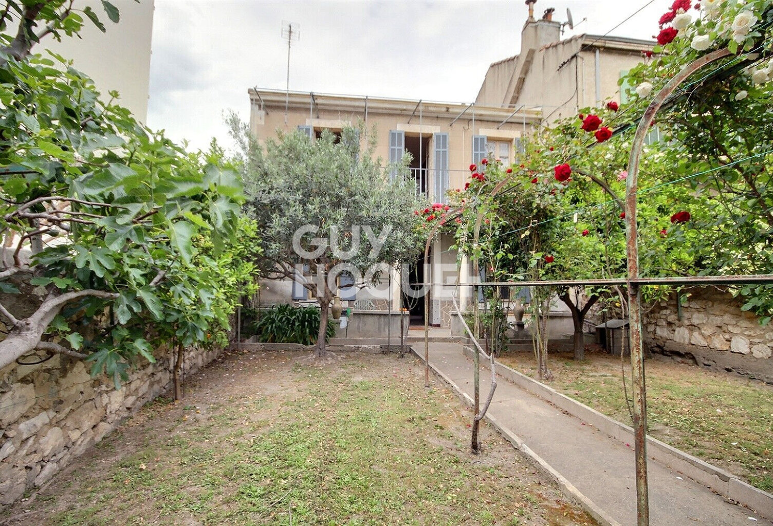 Maison Marseille 6 pièce(s) 150.99 m2 secteur Bon Secours 13014. — photo 1