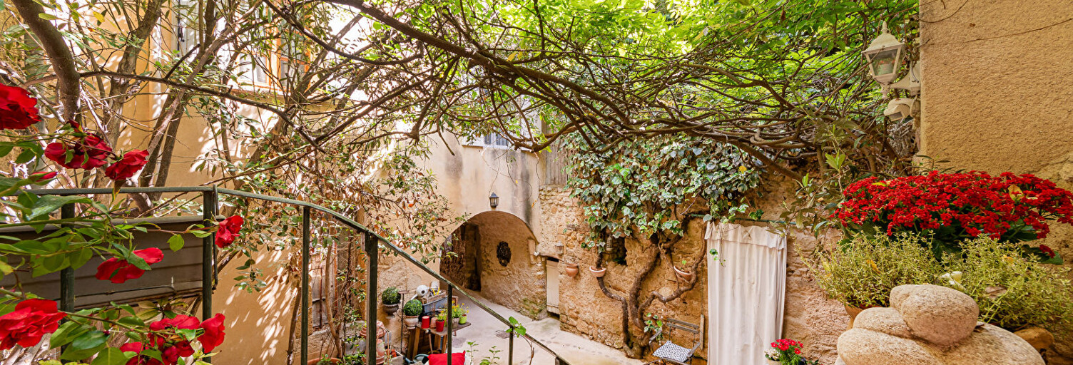 Maison 8 Pièces 224 m² à vendre à Lourmarin (84160)