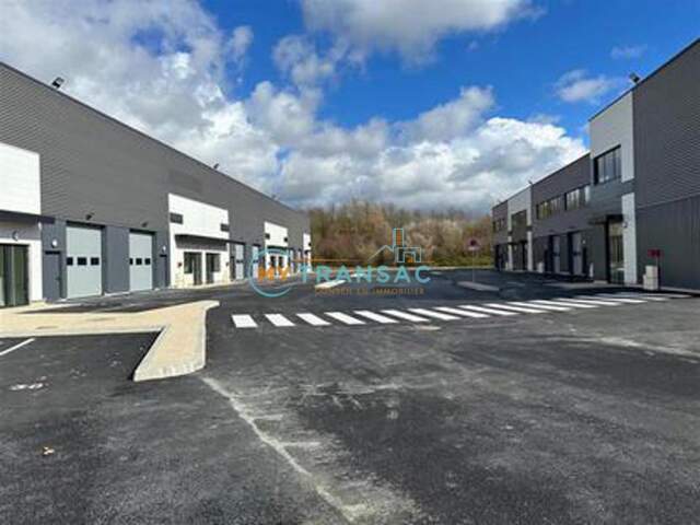 A LOUER 220m², 392m² et 512m² DE LOCAUX D'ACTIVITÉS NEUFS - HIGHLANDS PARK Savigny-Le-Temple — photo du bien