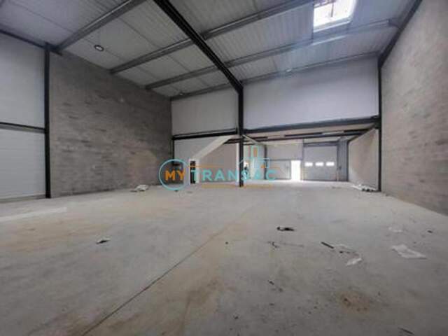 A LOUER 220m², 392m² et 512m² DE LOCAUX D'ACTIVITÉS NEUFS - HIGHLANDS PARK Savigny-Le-Temple — photo du bien