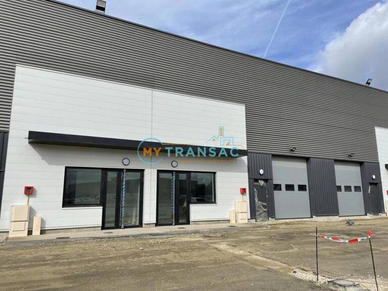 A LOUER 220m², 392m² et 512m² DE LOCAUX D'ACTIVITÉS NEUFS - HIGHLANDS PARK Savigny-Le-Temple — photo 1