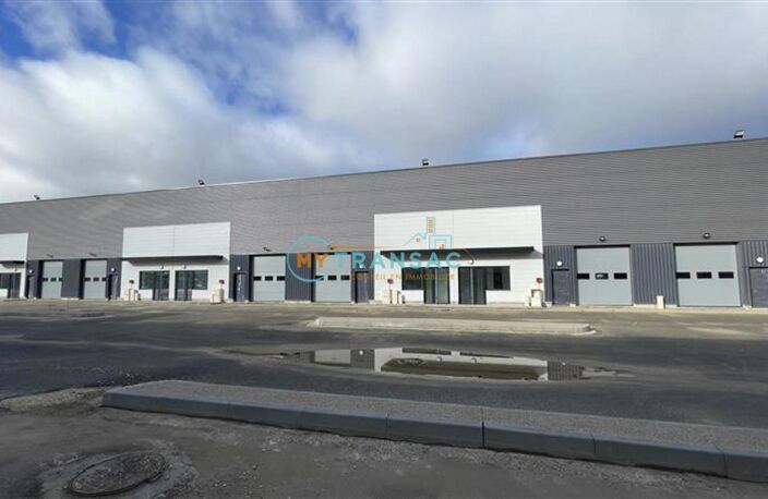 A LOUER 220m², 392m² et 512m² DE LOCAUX D'ACTIVITÉS NEUFS - HIGHLANDS PARK Savigny-Le-Temple — photo 2