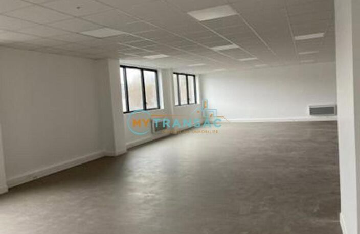 A LOUER 220m², 392m² et 512m² DE LOCAUX D'ACTIVITÉS NEUFS - HIGHLANDS PARK Savigny-Le-Temple — photo 4