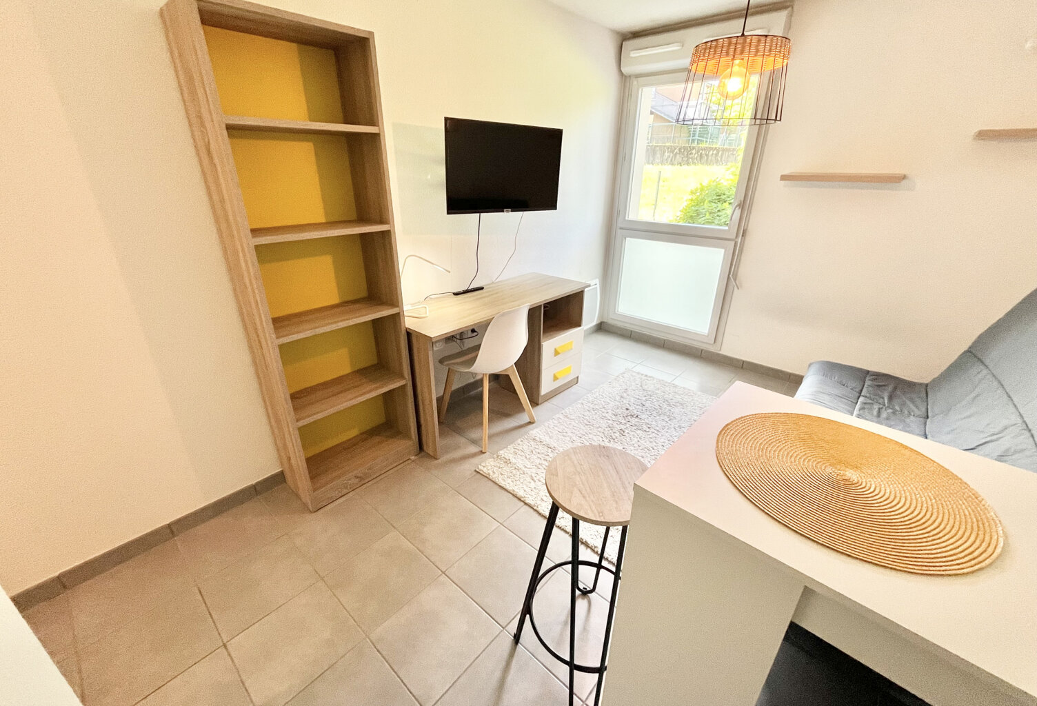 PROCHE CHU - Studio meublé sécurisé récent de 21.09m2 avec p — photo 1
