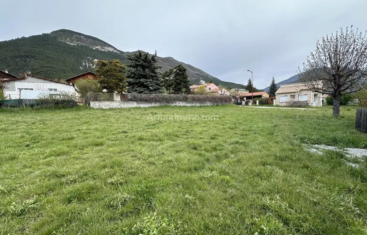 terrain  pièces 660 m2 à vendre à Saint-André-les-Alpes (04170)