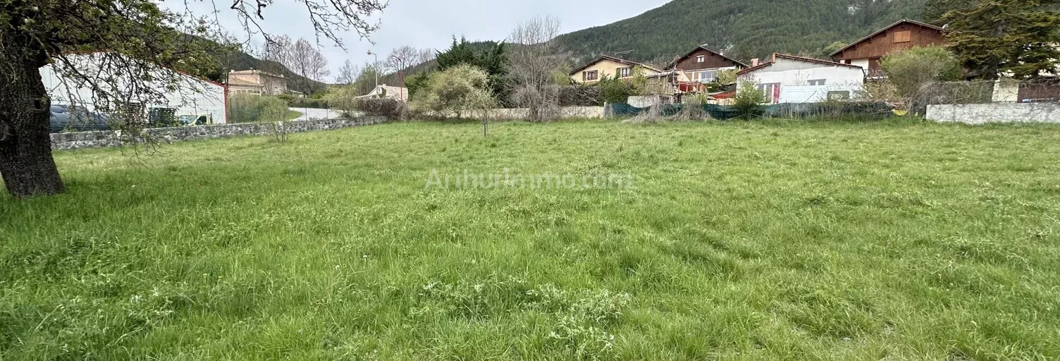 Terrain  885 m² à vendre à Saint-André-les-Alpes (04170)