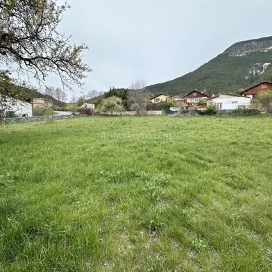 Terrain 885 m²