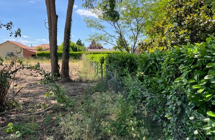 Terrains à bâtir à AMBARÈS et LAGRAVE, Quartier Le Pontet. — photo 2