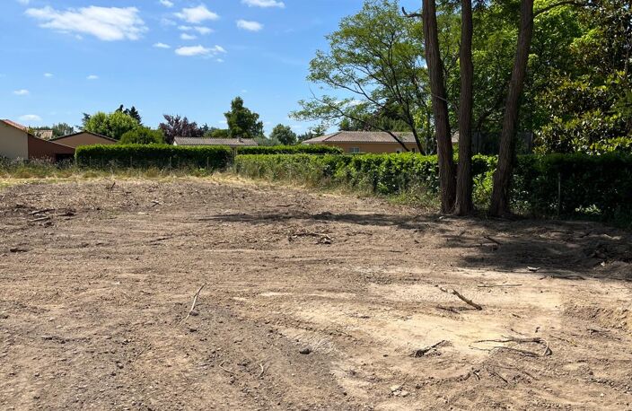 Terrains à bâtir à AMBARÈS et LAGRAVE, Quartier Le Pontet. — photo 3