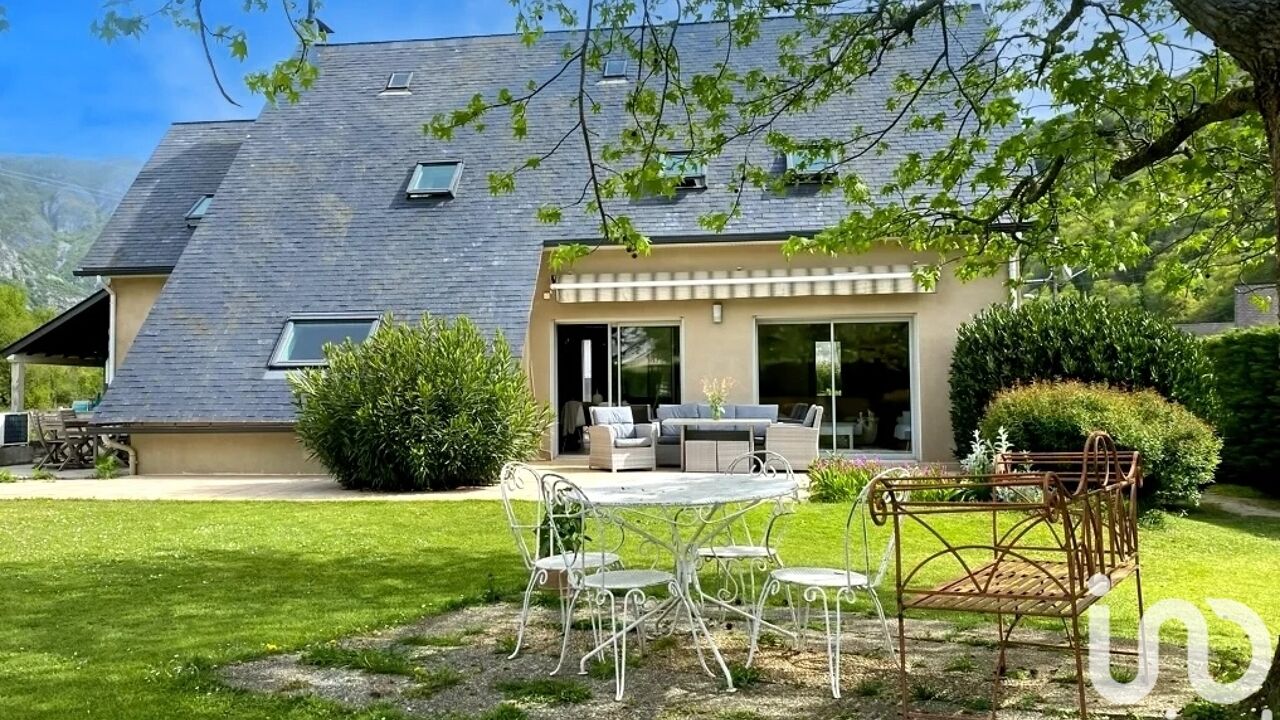 maison 9 pièces 215 m2 à vendre à Boô-Silhen (65400)