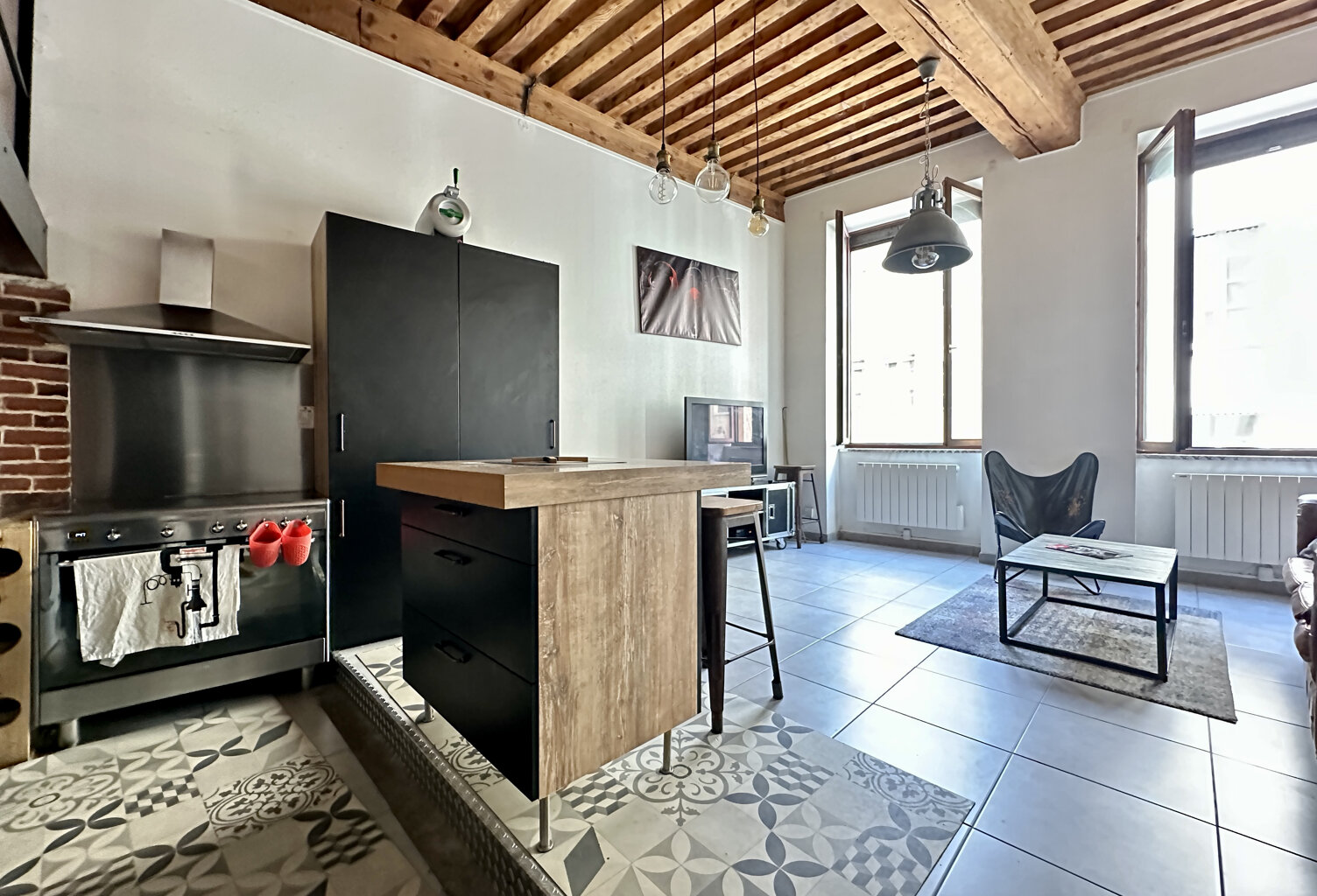T1bis proche Place Colbert. — photo 1