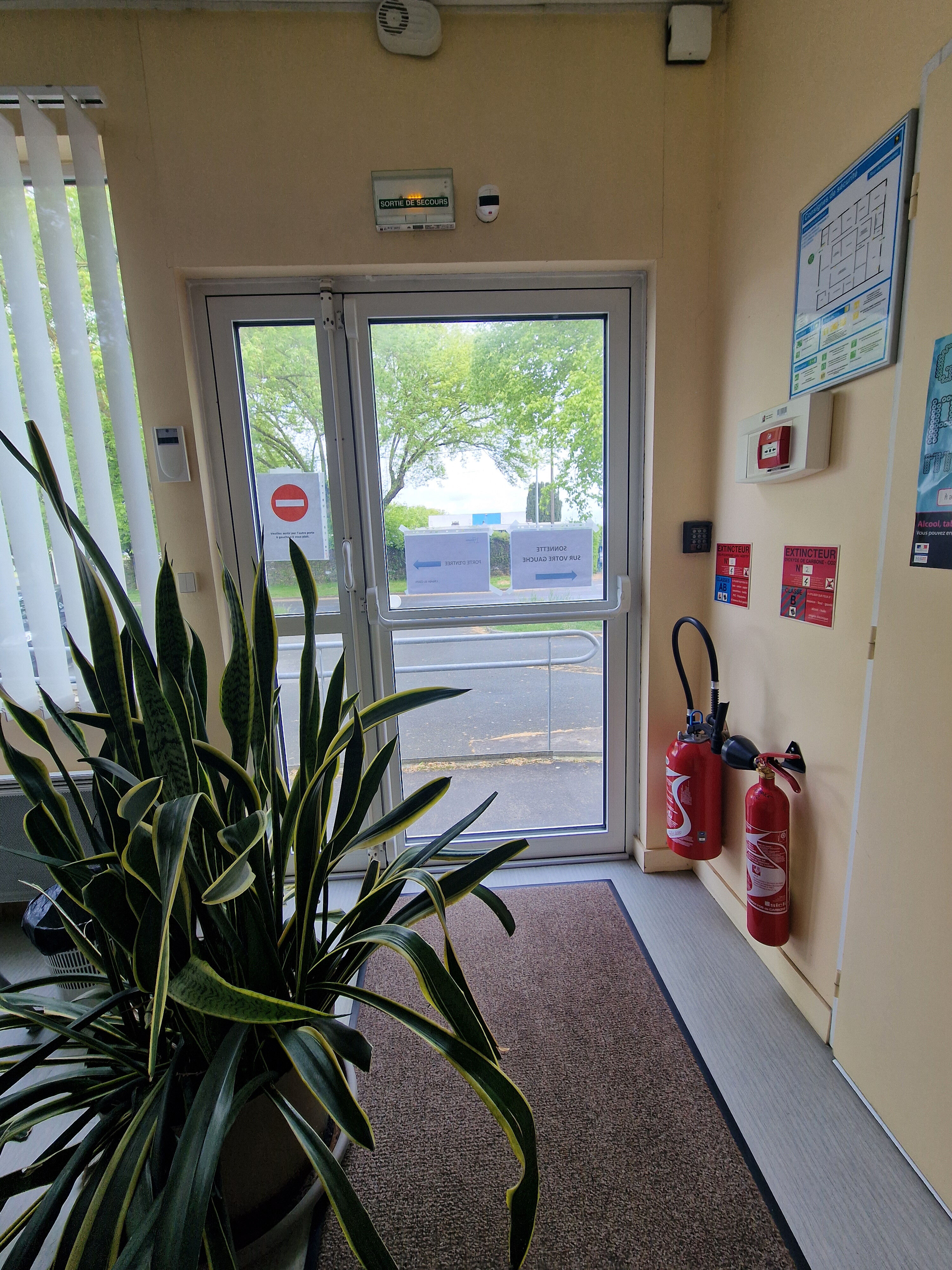 Local commercial  à louer Saintes 17100