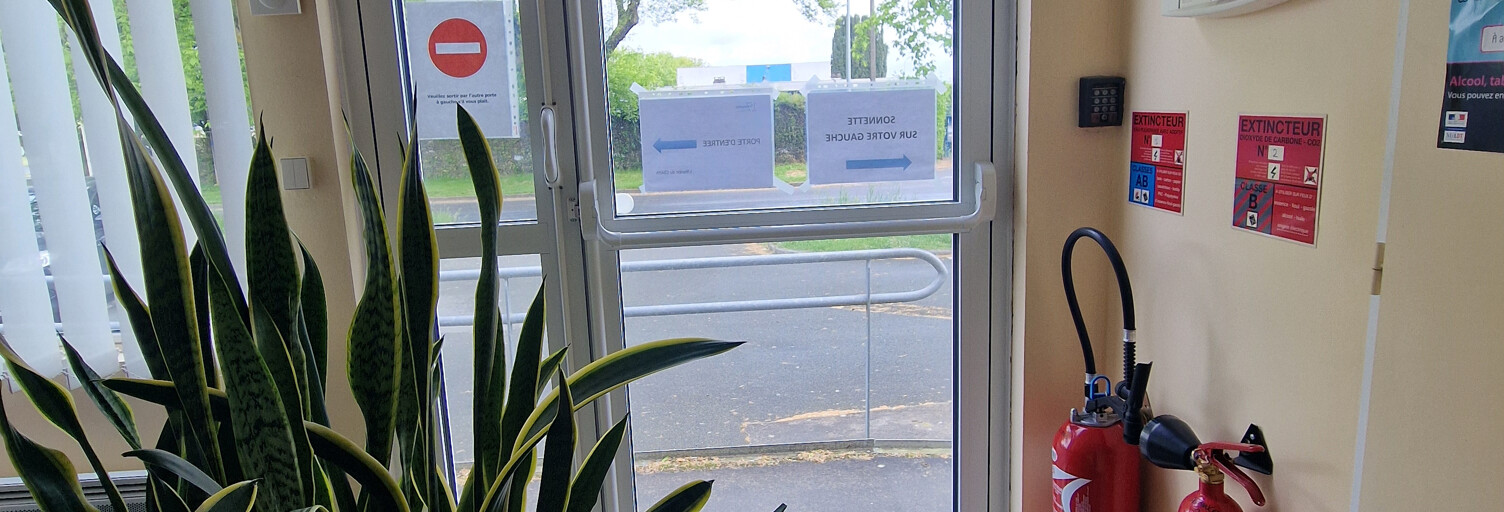 Commerce  230 m² à louer à Saintes (17100)