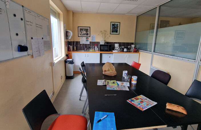Location commerce  230 m² à Saintes (17100) — photo 4