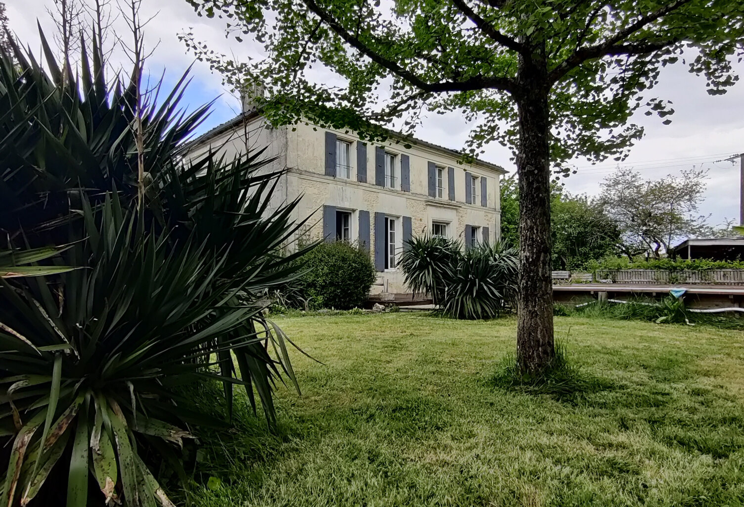 Gites. Ensemble immobilier comprenant deux maisons de caractere. — photo 1