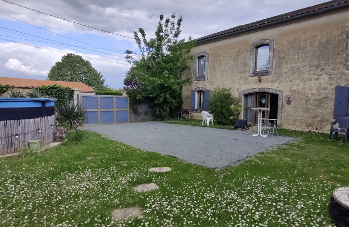Gites. Ensemble immobilier comprenant deux maisons de caractere. — photo 2