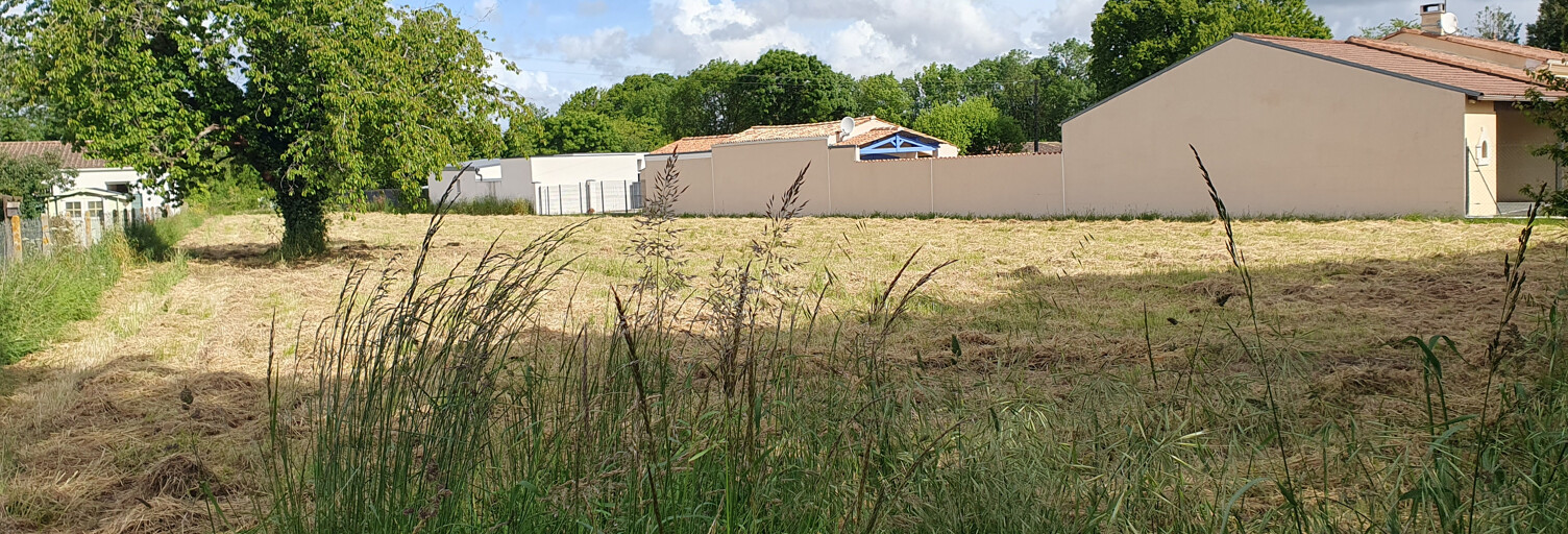 Terrain   m² à vendre à Pessines (17810)