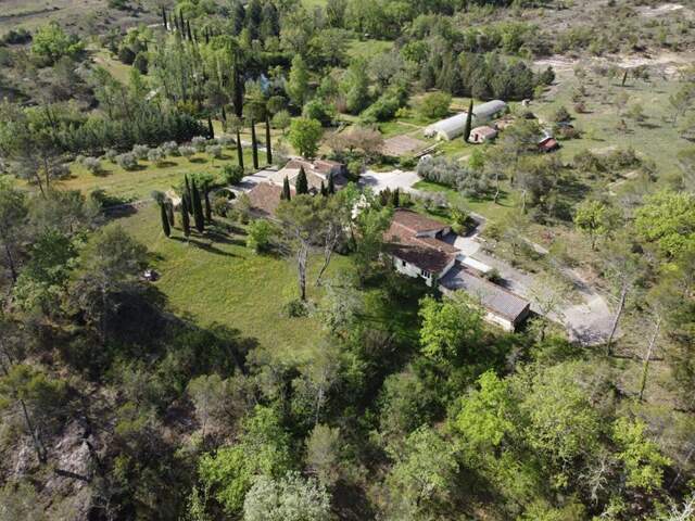 maison + gîte sur plus de 6,2 ha de terrain avec un étang — photo du bien