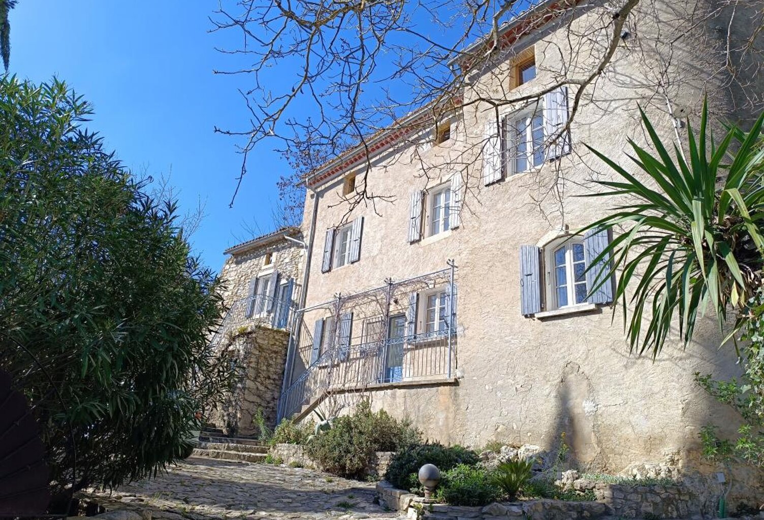 mas avec gîte, dépendances et piscine — photo 1