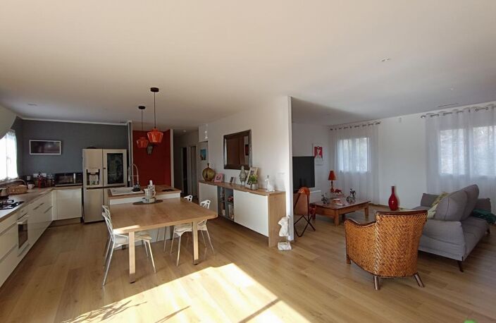 Villa 4 chambres, 3 sde, piscine, terrain 3900 m² — photo 2