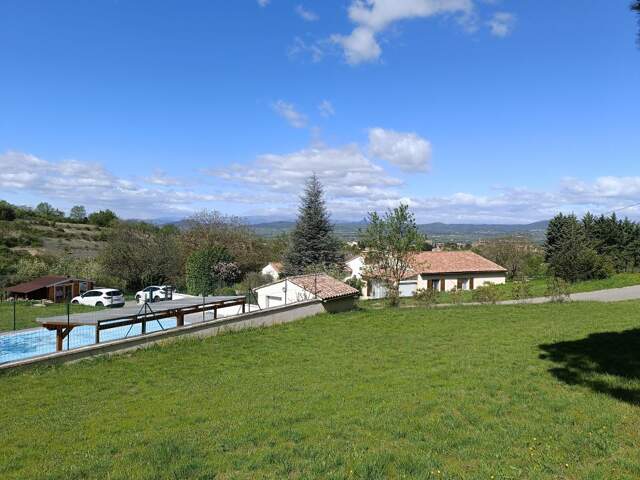 villa 4 chambres, piscine, grand terrain avec vue exceptionnelle — photo du bien