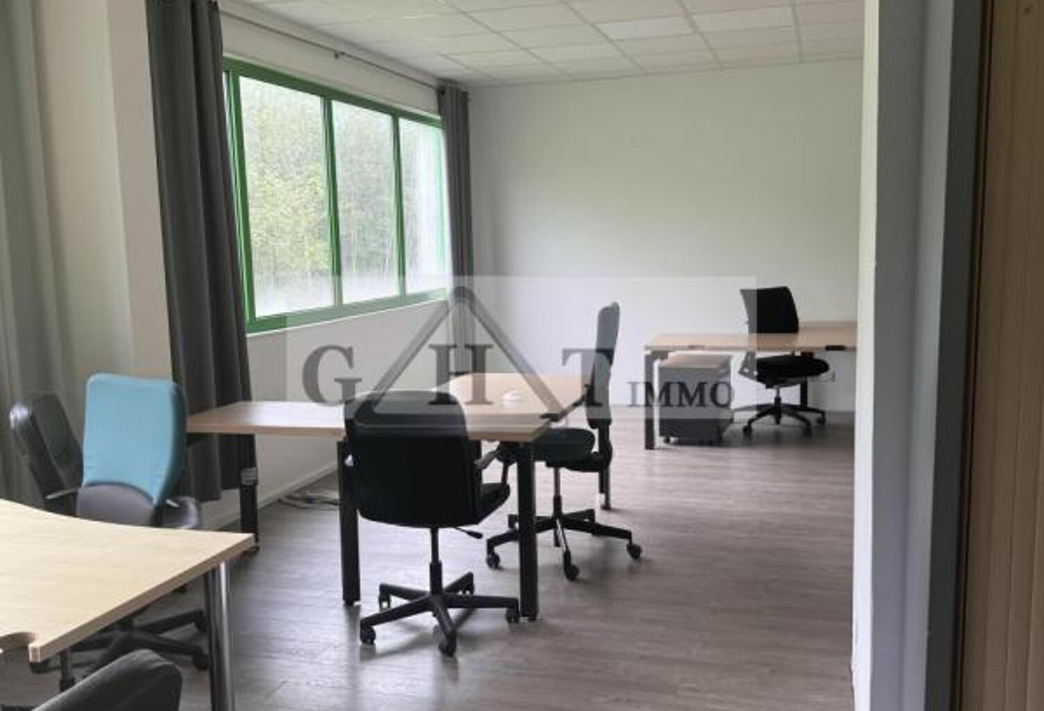 bureau + entrepot a vendre 1500 m² Savigny le temple — photo 1