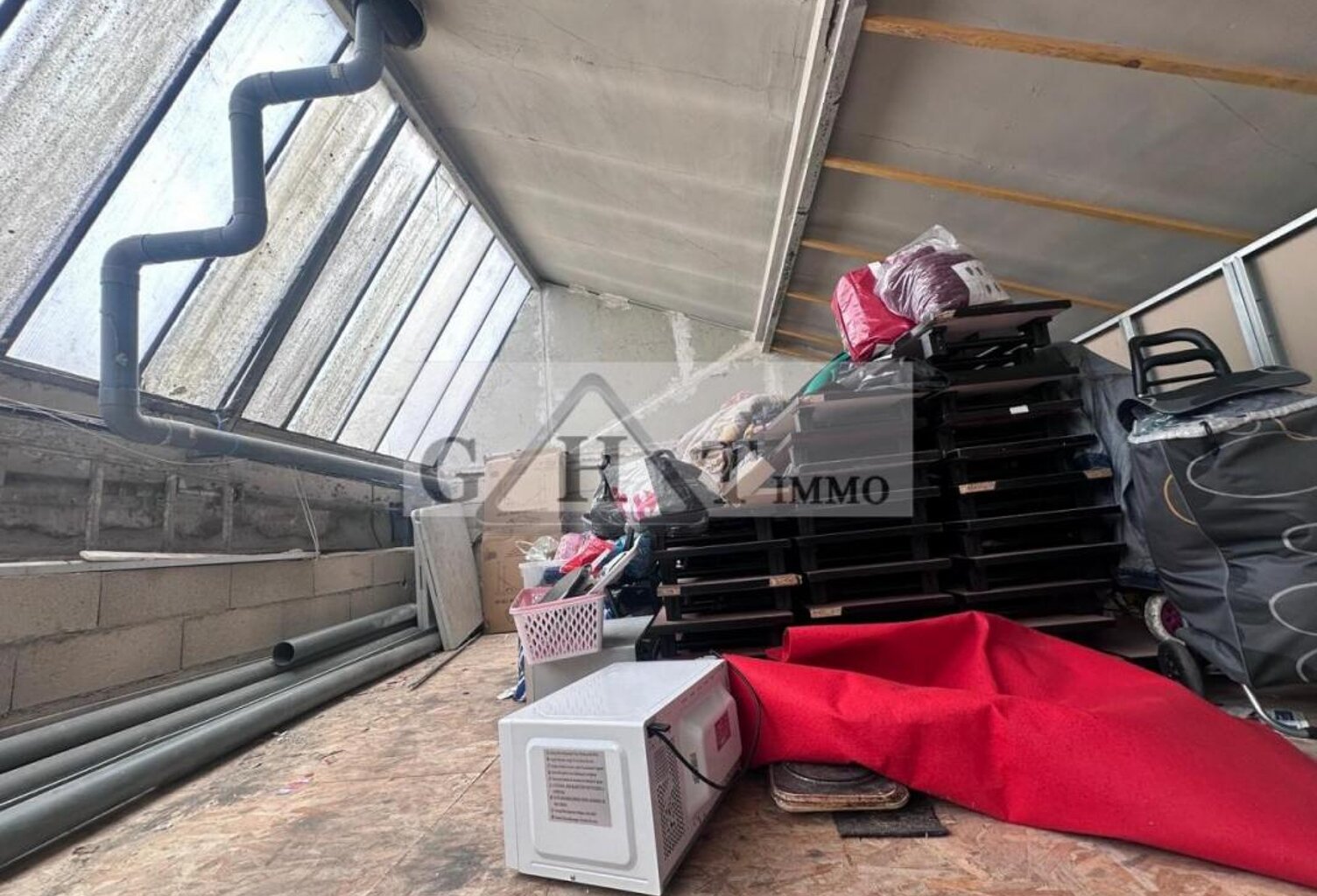 ENTREPOT DE 300M² A VENDRE  A SAINT-DENIS — photo 1