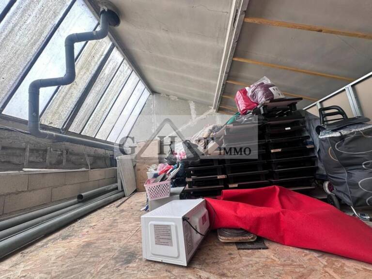 ENTREPOT DE 300M² A VENDRE  A SAINT-DENIS — photo 1