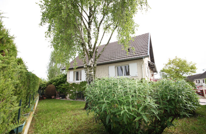 Exclusivite ! St Memmie maison familiale sur beau terrain arboré. 5 chambres et sous sol tota — photo 2