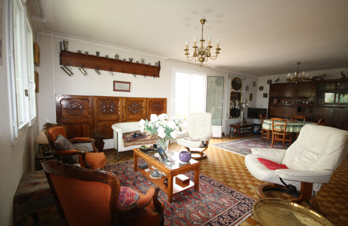 Exclusivite ! St Memmie maison familiale sur beau terrain arboré. 5 chambres et sous sol tota — photo 4