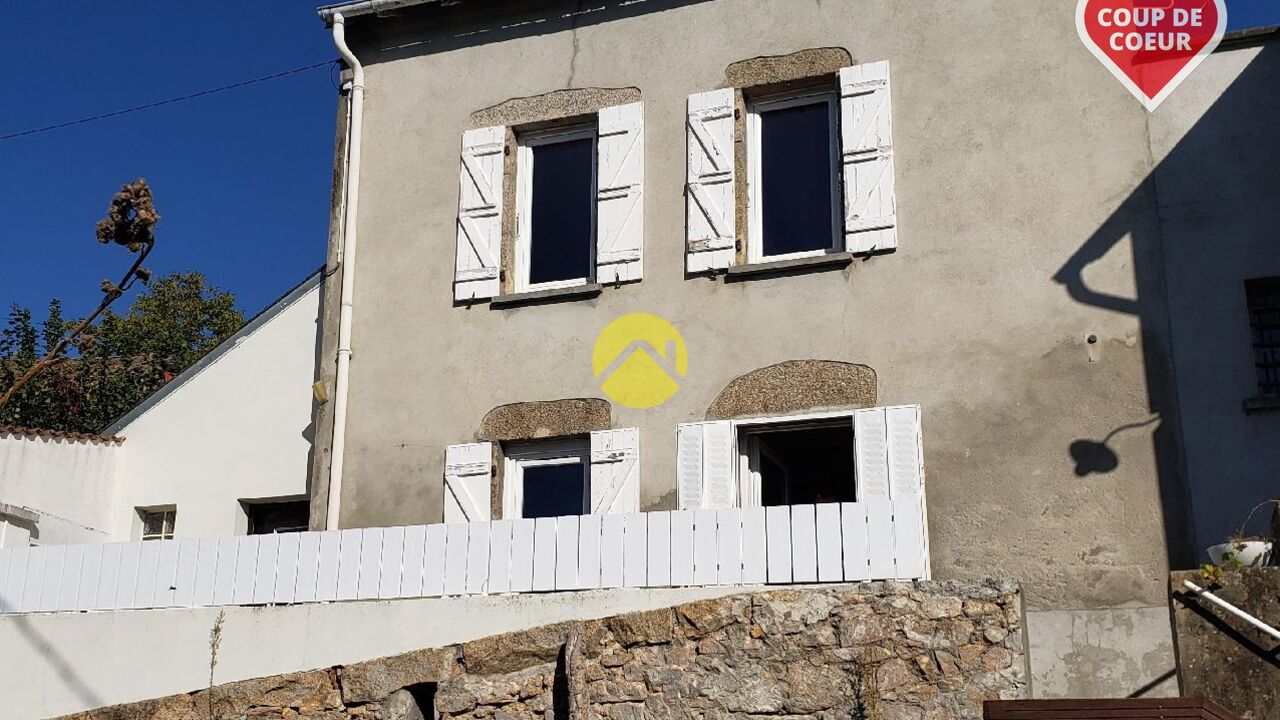 maison 6 pièces 135 m2 à vendre à Le Mayet-de-Montagne (03250)
