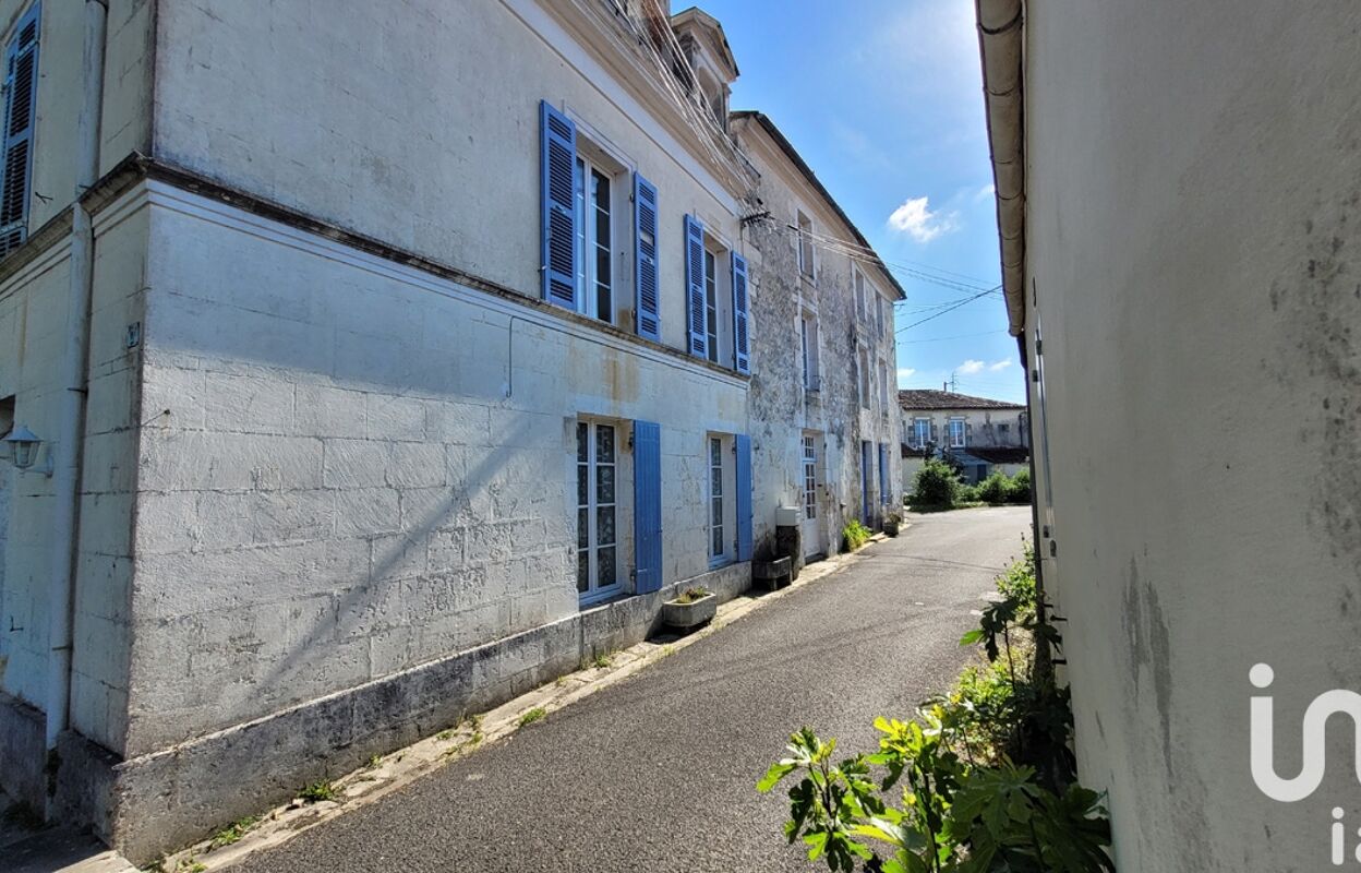 maison 19 pièces 244 m2 à vendre à Saint-Jean-d'Angély (17400)