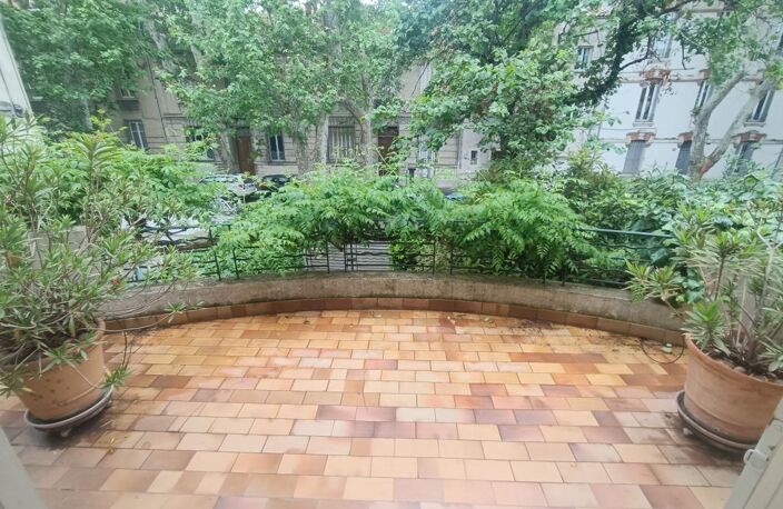 Maison à vendre Intra muros Avignon - garage, jardin / patio — photo 2